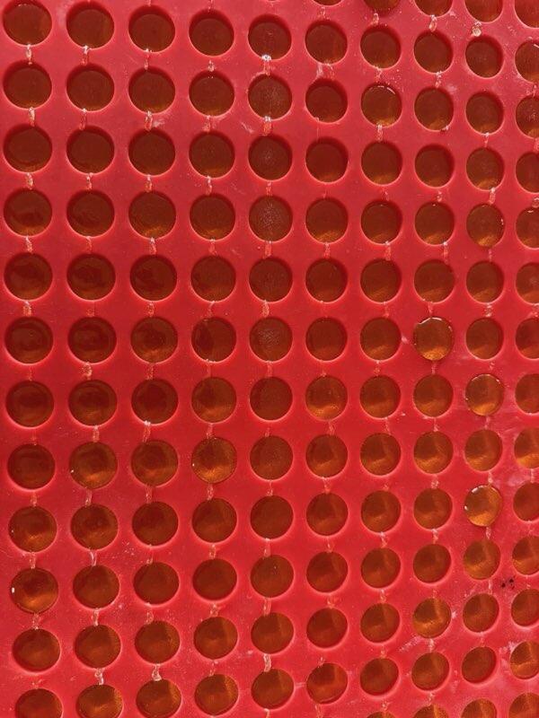 Fabrication des bonbons au miel