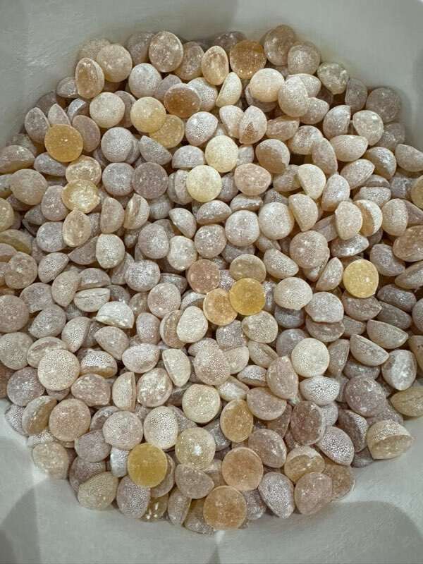 Fabrication des bonbons au miel